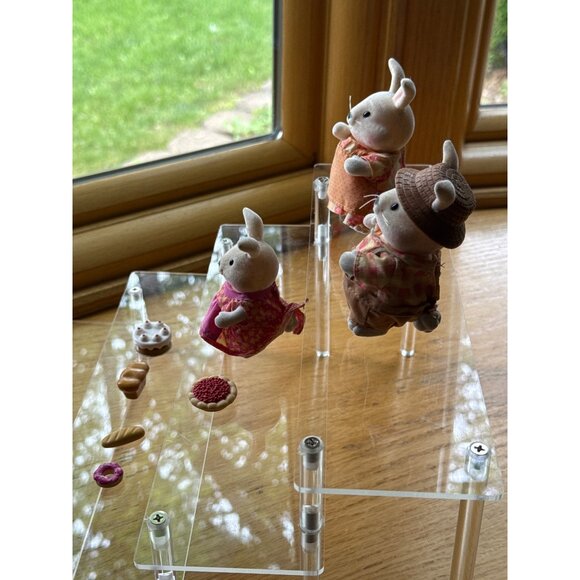 Calico Critters Sylvanian Families Rabbit Family Figures With Accessories - Picture 8 of 8